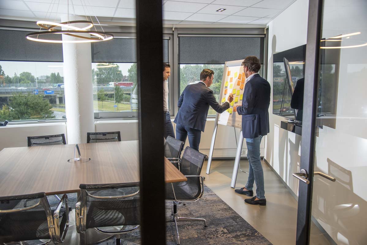 Crossminds begeleidt Bomont bij de overname van Latenzo